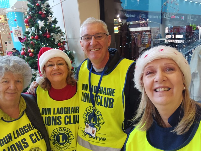 Dun Laoghaire Lions Club members volunteering together