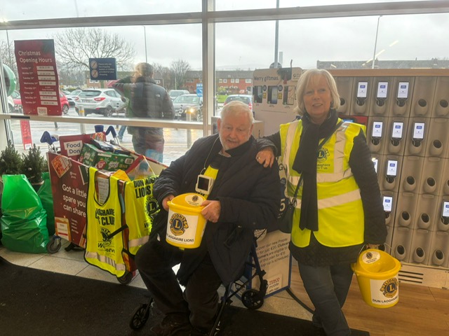Dedicated volunteer making a difference during Senior support event